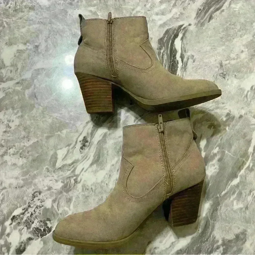 Carlos by Carlos Santana Women's Daisy Block-Heel Booties Doe Beige Size 8M - Picture 6 of 13